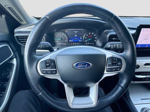 Used 2023 Ford Explorer XLT AWD/4WD image 11