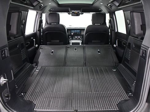 Used 2023 Land Rover Defender 110 X-Dynamic SE image 23