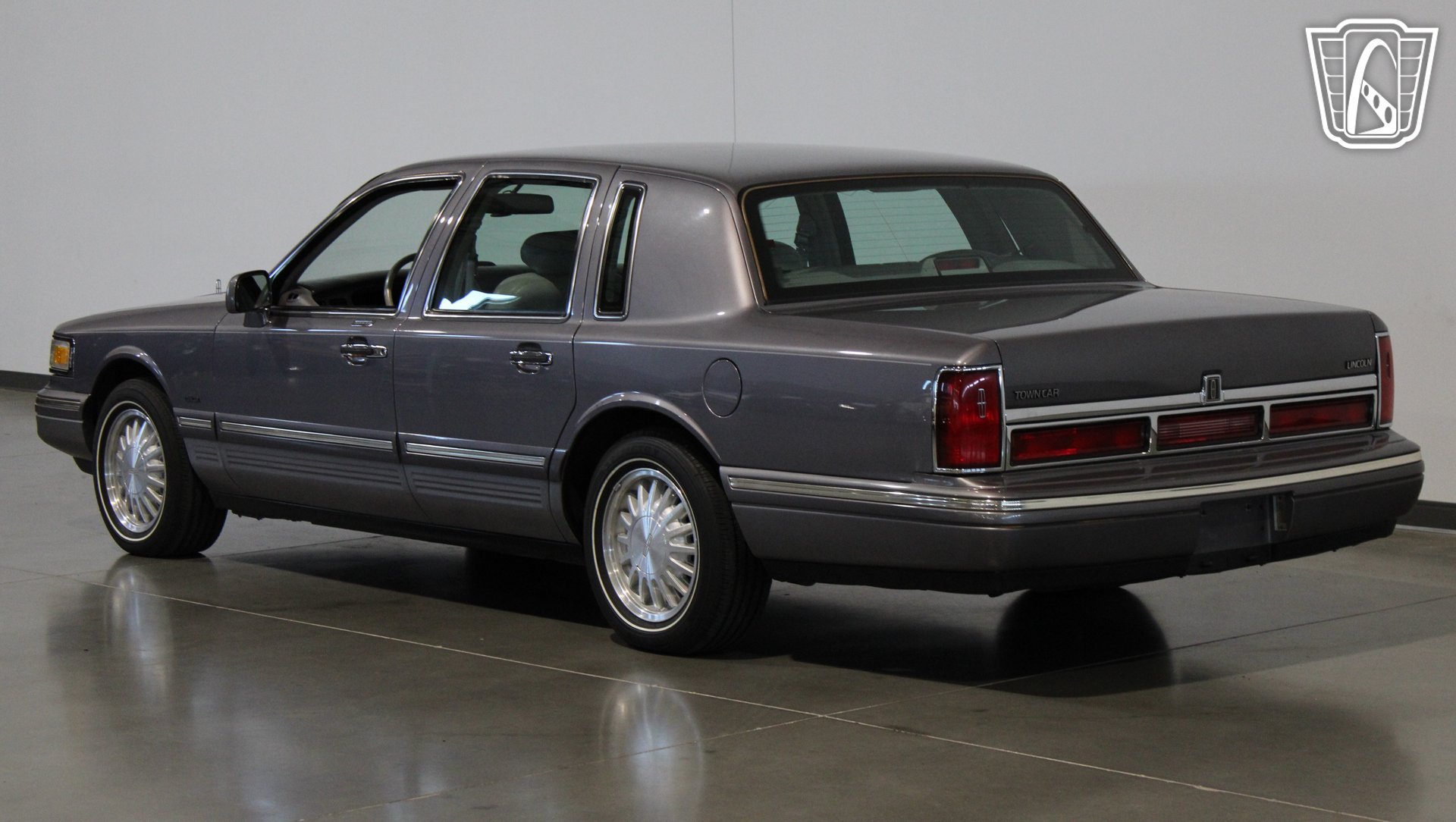 Used 1996 Lincoln Town Car Signature RWD image 27