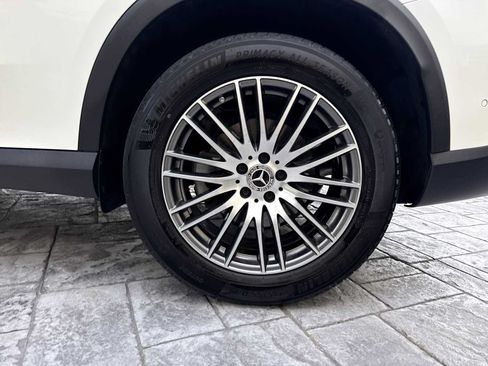 Used 2025 Mercedes-Benz GLC 300 image 11