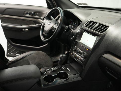 Used 2019 Ford Explorer XLT w/ Equipment Group 202A AWD/4WD image 48