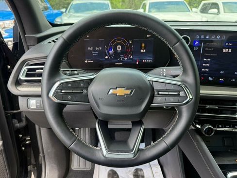 Used 2026 Chevrolet Traverse LT FWD image 5