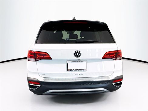 Used 2024 Volkswagen Taos SE w/ Panoramic Sunroof Package image 25