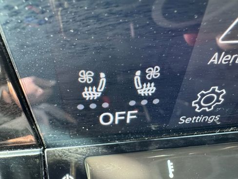 Used 2024 Volkswagen Atlas Cross Sport SE image 24