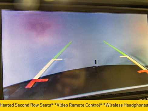 Used 2016 Chrysler Town & Country Touring-L w/ Driver Convenience Group image 11