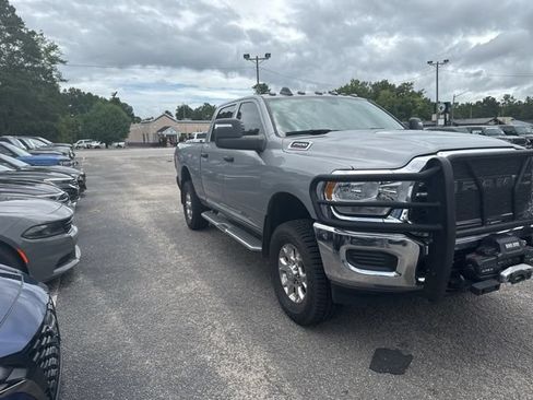 Used 2024 RAM 2500 Tradesman w/ Chrome Appearance Group AWD/4WD image 8