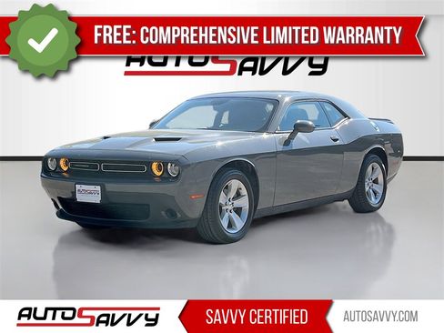 Used 2023 Dodge Challenger SXT image 3