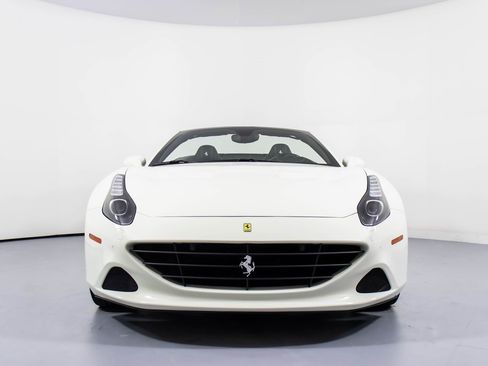 Certified 2017 Ferrari California T image 11