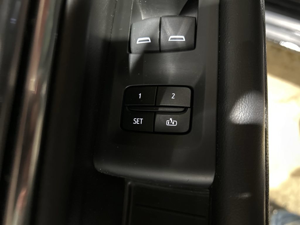 Used 2021 GMC Yukon XL SLT AWD/4WD image 18