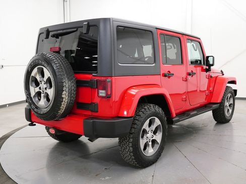 Used 2018 Jeep Wrangler Unlimited Sahara w/ Connectivity Group AWD/4WD image 7