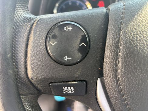 Used 2017 Toyota Corolla LE w/ Carpet Mat Package (TMS) FWD image 8