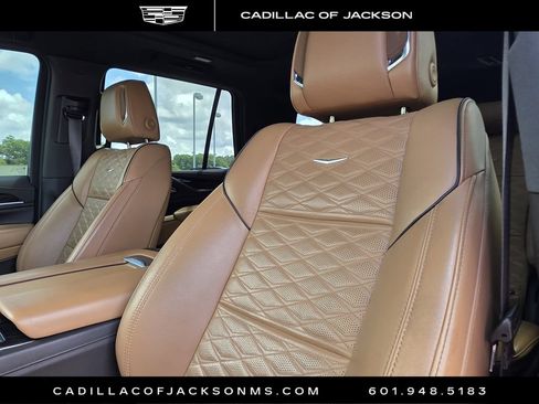 Certified 2023 Cadillac Escalade Premium Luxury AWD/4WD image 18