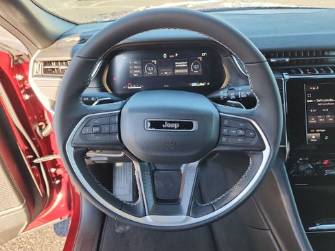 New 2025 Jeep Grand Cherokee Altitude AWD/4WD image 17
