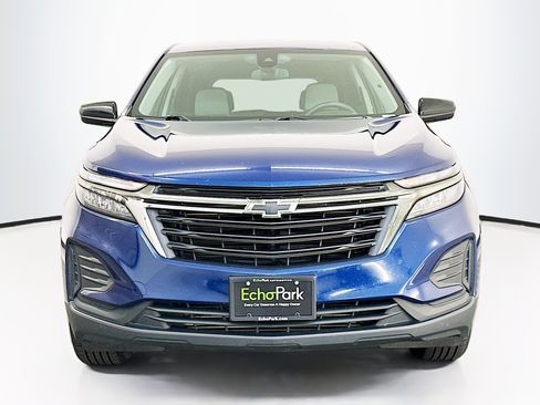 Used 2023 Chevrolet Equinox LS w/ LS Convenience Package AWD/4WD image 2
