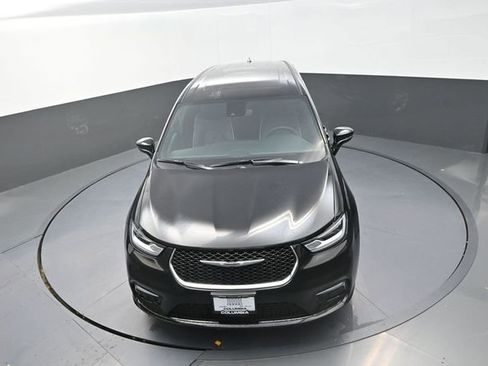 New 2026 Chrysler Pacifica Limited image 12