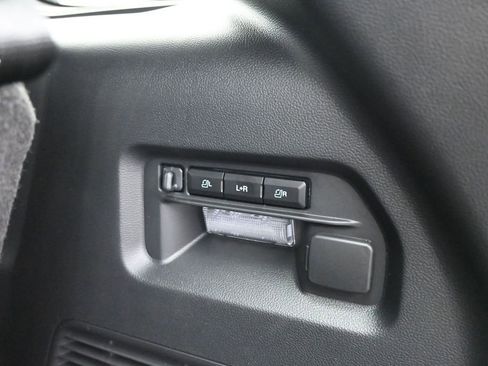 Used 2025 Ford Explorer ST image 27