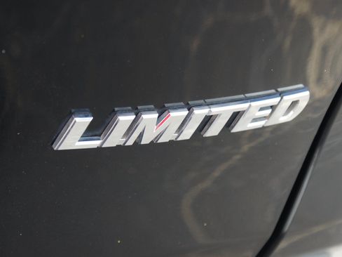 Used 2019 Toyota RAV4 Limited w/ Advanced Technology Package FWD image 20