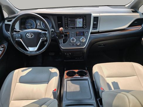 Used 2020 Toyota Sienna XLE Premium AWD/4WD image 2