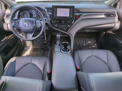 Used 2024 Toyota Camry SE image 10
