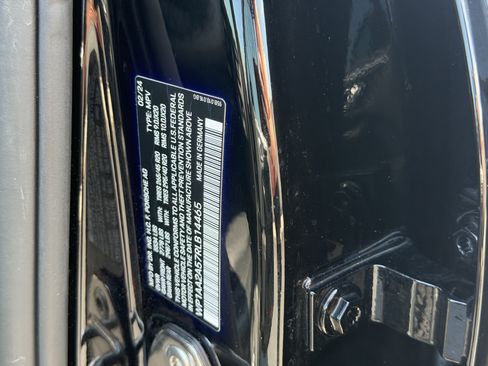 Certified 2024 Porsche Macan AWD/4WD image 36
