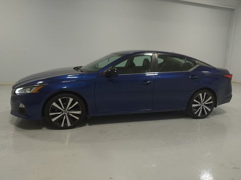 Used 2020 Nissan Altima 2.5 SR FWD image 2