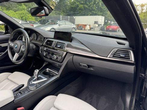 Used 2018 BMW M4 Convertible RWD image 26