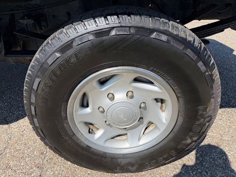 Used 2001 Ford F250 XL AWD/4WD image 17