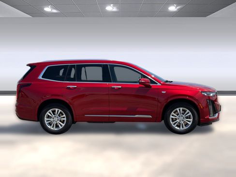 Used 2024 Cadillac XT6 Luxury w/ LPO, Floor Liner Package FWD image 8