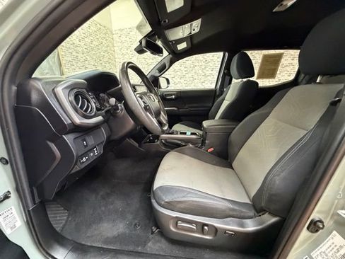 Used 2023 Toyota Tacoma TRD Sport AWD/4WD image 18