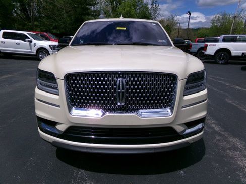 Used 2018 Lincoln Navigator Reserve w/ Technology Package AWD/4WD image 3