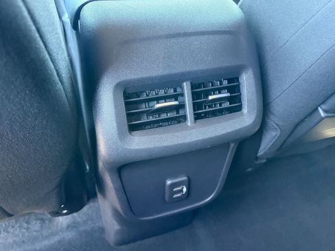 Used 2024 GMC Terrain SLE AWD/4WD image 28