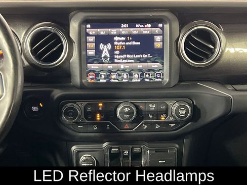 Used 2019 Jeep Wrangler Unlimited Sahara image 25