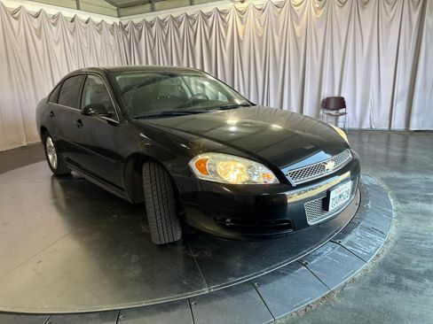 Used 2016 Chevrolet Impala LT FWD image 3