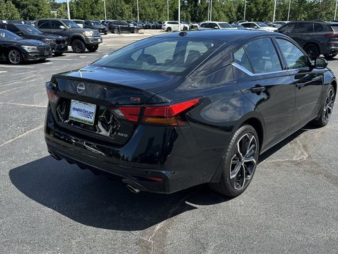Used 2024 Nissan Altima 2.5 SR w/ SR Premium Package AWD/4WD image 10