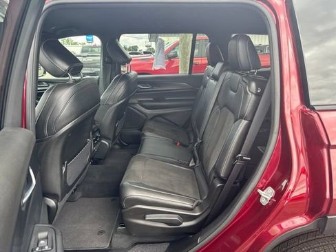 Used 2025 Jeep Grand Cherokee L Laredo AWD/4WD image 11