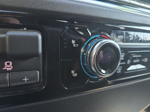 Used 2022 GMC Sierra 1500 SLE w/ Preferred Package image 30