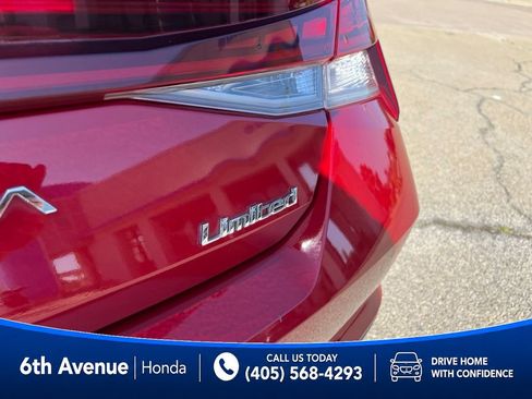 Used 2022 Hyundai Elantra Limited FWD image 13