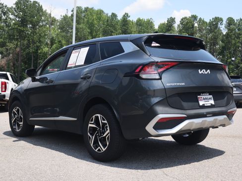 Used 2024 Kia Sportage LX AWD/4WD image 3