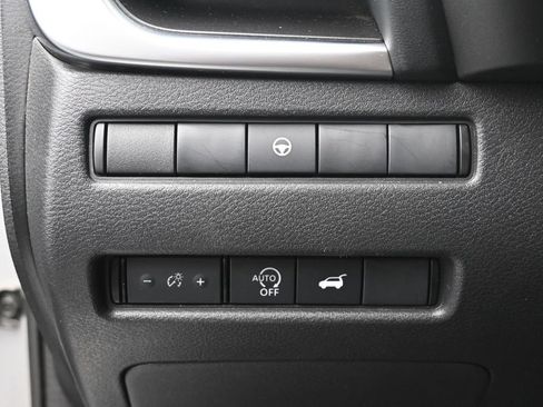 Used 2025 Nissan Rogue SV FWD image 16