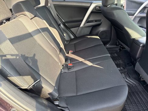 Used 2018 Toyota RAV4 LE FWD image 23