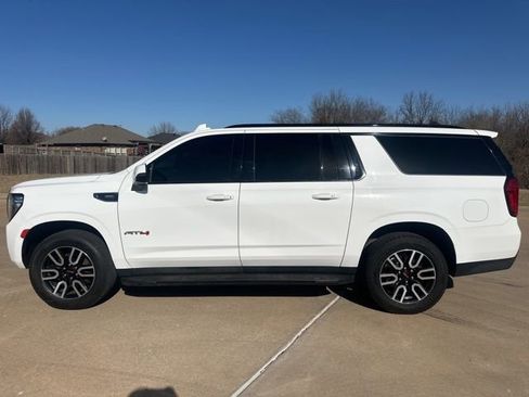Used 2022 GMC Yukon XL AT4 image 2