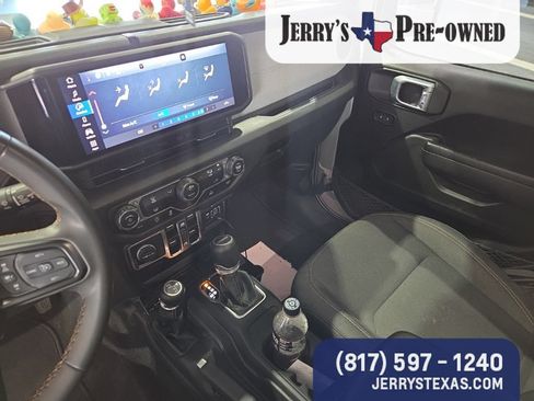 Used 2024 Jeep Gladiator Sport AWD/4WD image 12