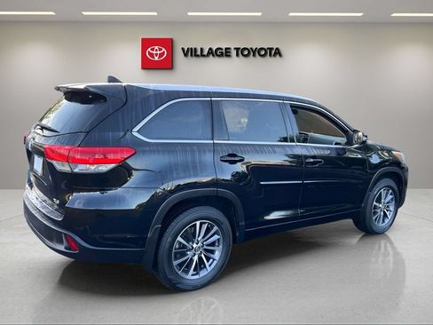 Certified 2017 Toyota Highlander XLE FWD image 5