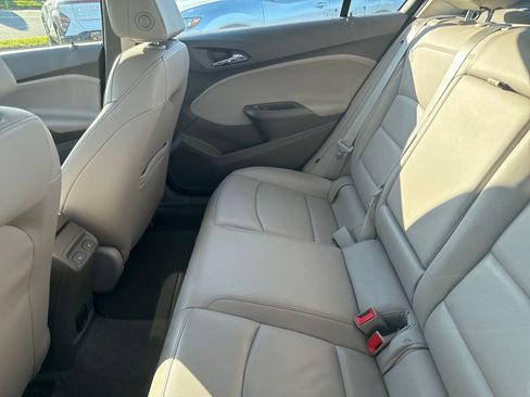 Used 2018 Chevrolet Cruze Premier image 11