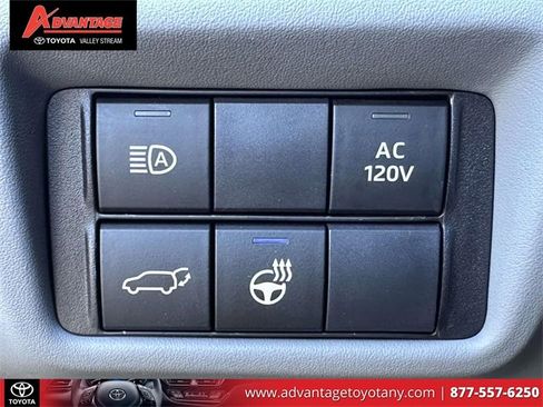 Used 2023 Toyota Highlander Limited image 24