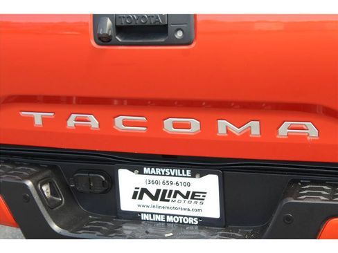 Used 2017 Toyota Tacoma TRD Sport w/ Premium & Technology Package AWD/4WD image 38
