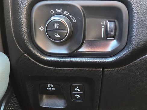 Used 2021 RAM 1500 Big Horn RWD image 33