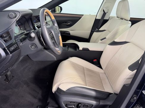 Used 2024 Lexus ES 350 w/ Technology Package image 5