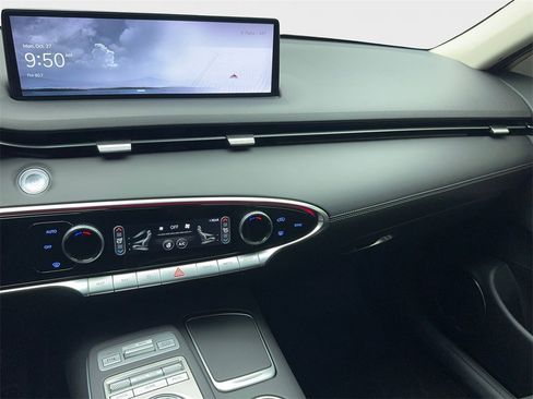 Used 2023 Genesis GV70 2.5T w/ Advanced Package image 21