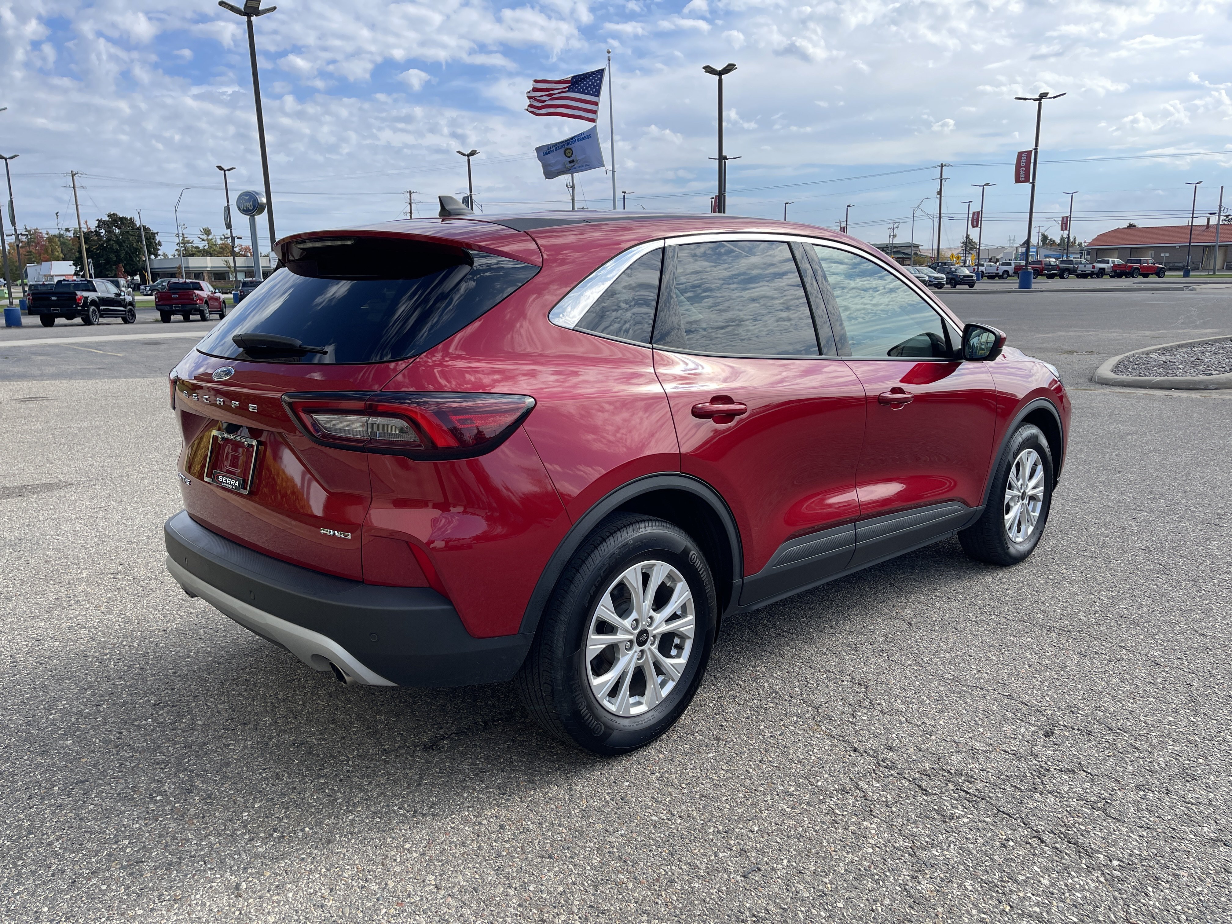Used 2023 Ford Escape Active w/ Tech Pack #2 AWD/4WD image 3